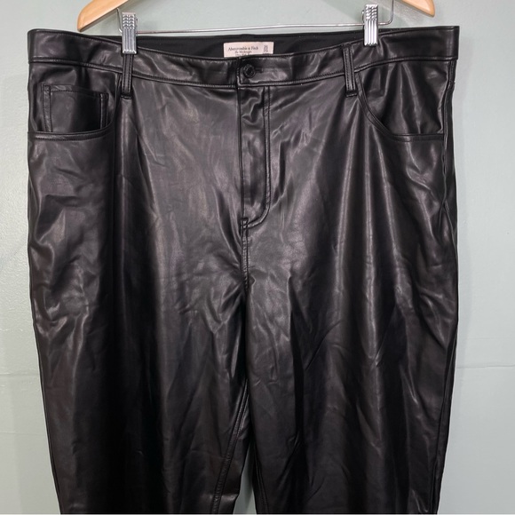 Abercrombie and Fitch The 90’s Straight Ultra High Rise Faux Leather Curve Love - Picture 2 of 8